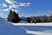 36 Anche bambini scendono la bella pista 